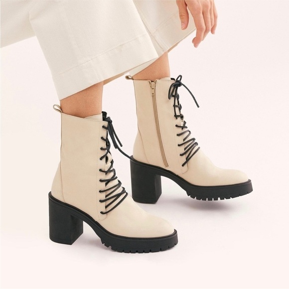 Free People Off-White Leather Moto Dylan Ankle Bootie Sz 39 Lace Up Goth Grunge - Picture 16 of 16